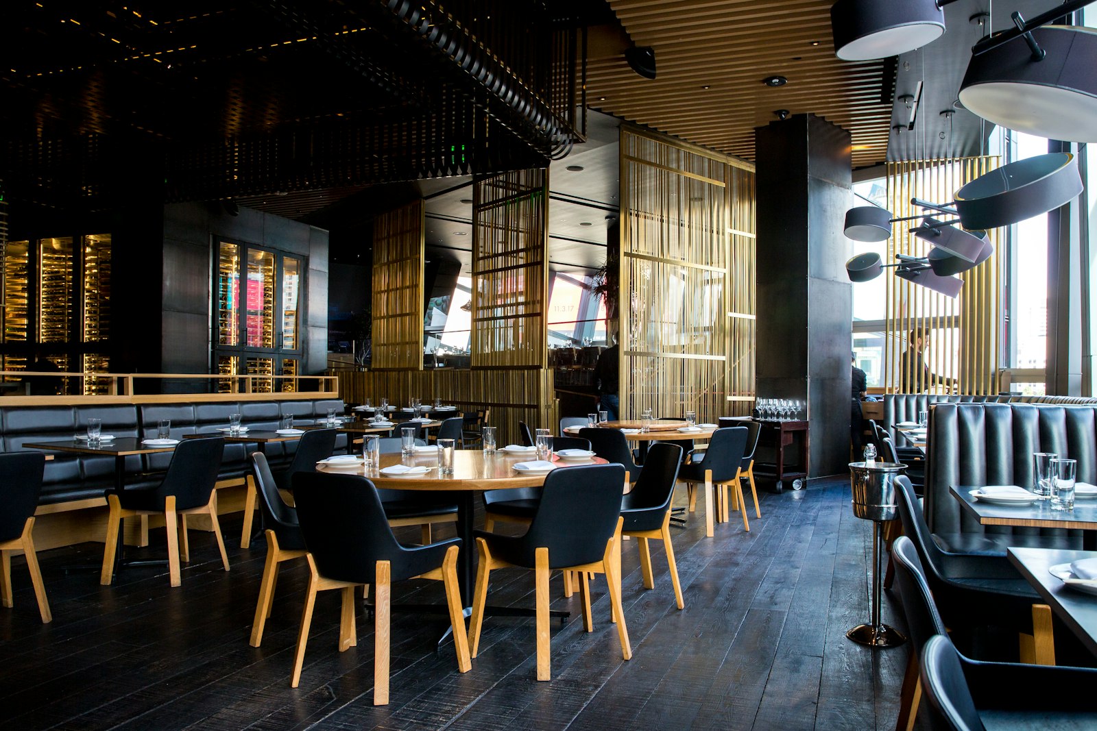 Restaurant lighting install